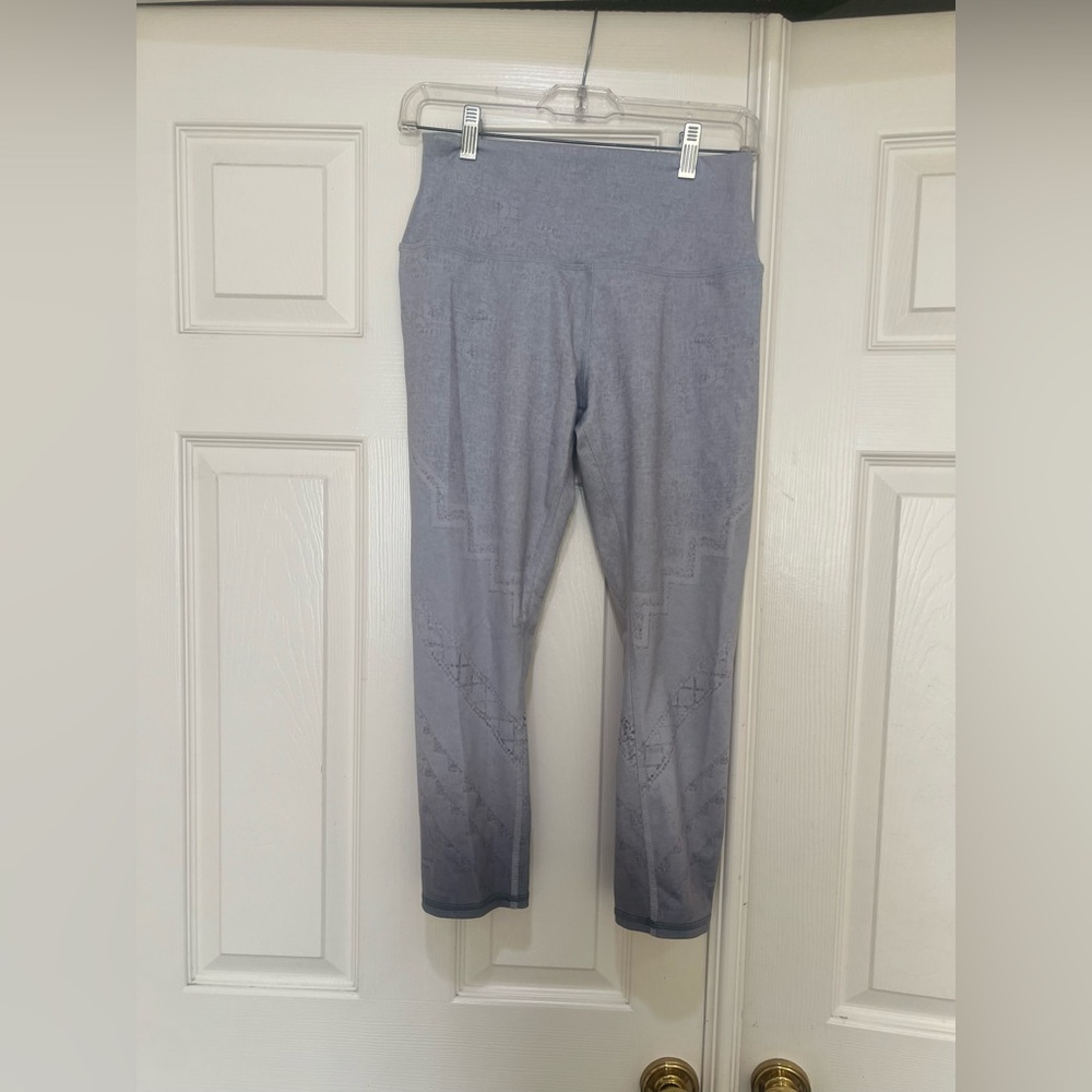 ALO Yoga Airbrush Gray Cropped Capri Legging Pants Size Medium